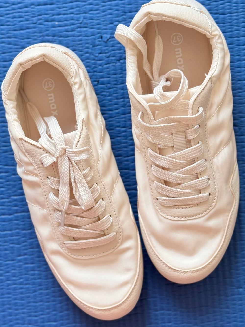 Women’s Neutral Cream Lace-Up Sneakers